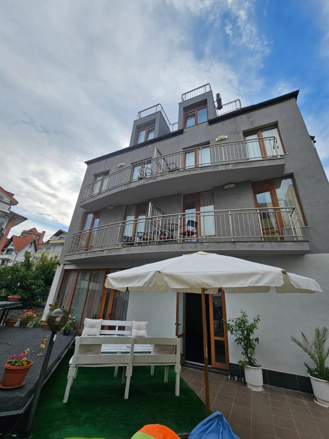 Guest House Petrovi Равда Екстер'єр фото