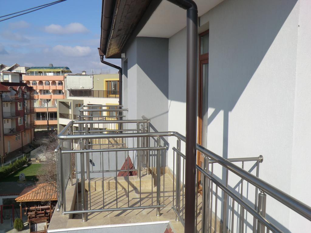 Guest House Petrovi Равда Екстер'єр фото
